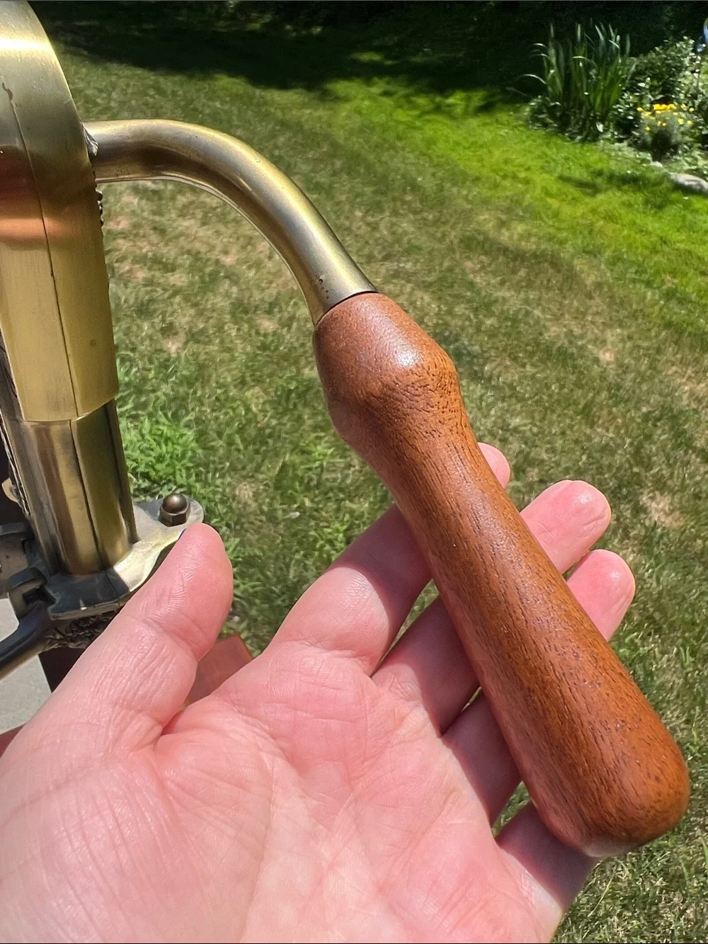Rogar Estate Brass Porch Patio Table Top Wine Bottle Opener Corkscrew Vice Grip